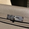 ケリー アド ダ ブルショルダーバッグ【エルメス】Ado ダブルショルダーバッグ クレマンス革 8F エタン シルバークランプ 両手解放デザイン 若返り効果