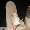 ケリー アド ダ ブルショルダーバッグ【エルメス】Kelly Ado ダブルショルダーバッグ クレマンス革 I2 ナタ シルバークランプ 可愛らしい学園風 若々しいデザイン