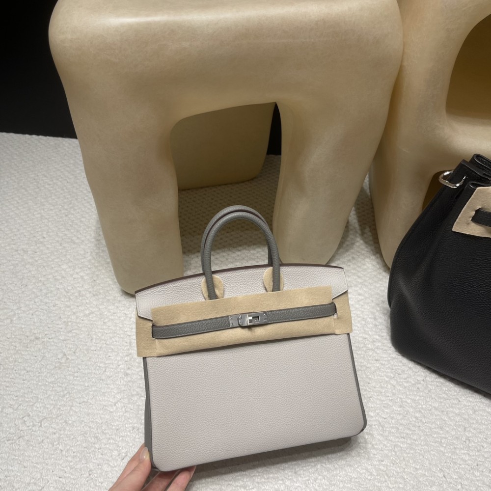 【2024-2025 最新】エルメス バーキン 25 トゴ革 80 パールグレー ×0L グリメイヤー シルバー金具｜ニュートラルなグレー調マッチング 現代的ファッション感 