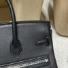 Birkin Rock FWシリーズ、バッグのデザインはライダージャケットからインスピレーションを得て、猪鼻（いのはな）チェーンと組み合わせたことで、ユニークでクールな仕上がりに。