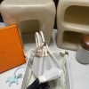 エルメス バーキン25 トリーアンH キャンバス＆スウィフトレザー（シルバー金具）カラー：I2/Nata（ナタ）* - クリームホワイトの優しい色合い  このモデルは、上質なスウィフトレザーと軽やかなキャンバス地の組み合わせが特徴。  ナチュラルなクリームホワイトカラーが、上品で洗練された雰囲気を演出します。  