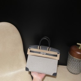 25 バーキン キャンバス＆スウィフトレザー 2Z / ブルーニュイ キャンバス部分が若々しい印象で、全革より軽量です  