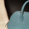 【Mini bolide】シェブルミゾル Chevre U4 / ヴェールヴェルティゴ コンパクトサイズ × 大容量 エレガントなモダングリーン ボウリングバッグ   
