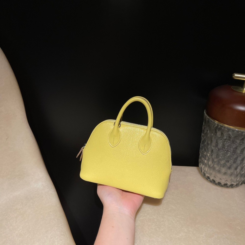 【2023 年新色】Mini bolide ボウリング シェブルミゾル Chevre 0Y / リモンチェッロ パステルレモン色 実用性 × デザイン性 New stock Mini Bolide万能バッグ   