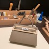 エルメスケリーミニ Kelly bag miniMini Kelly New stock  ヴォーエプソン Epsom エトゥープ18 /Étoupe Grey シルバー金具 kellymini-089 全手縫い