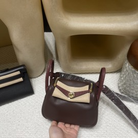 【Hermès Touch Mini Lindy】スワイフトレザー × マットアメリカンオール igator 0G ルージュセリエ ゴールドフィッティング 高級感満載のエレガントバッグ