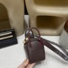 【Hermès Touch Mini Lindy】スワイフトレザー × マットアメリカンオール igator 0G ルージュセリエ ゴールドフィッティング 高級感満載のエレガントバッグ