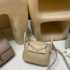 【Mini Lindy】可愛らしさと実用性兼ね備えた S2 トレンチ シルバーフィッティング ミニバッグ 全ての体型にピッタリな大人のエレガンス