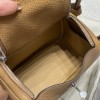 【Mini Lindy】大人の落ち着いた「0M チャイ」× シルバー金具 軽量＆大容量 小柄・背高い方両方にピッタリな万能ハンドバッグ