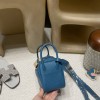 【Mini Lindy】爽やかな「7W ブルーイズミール」× ゴールド金具 軽量＆大容量 小柄から背高い方までオールフィットする可愛らしいバッグ