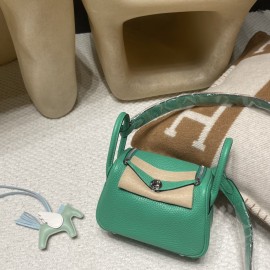【Mini Lindy】さわやか「6W ミント」× シルバー金具 軽量＆大容量 小柄・背高い方両方にピッタリな爽やかなミニバッグ
