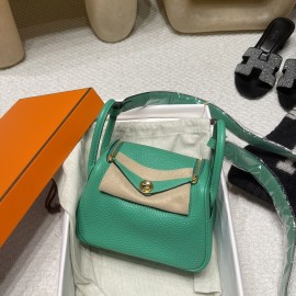 【Mini Lindy】さわやか「6W ミント」× ゴールド金具 軽量＆大容量 小柄・背高い方両方にピッタリなエレガントミニバッグ