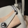【Mini Lindy Clemence（TC）】柔らかい「Gris Neve OW グリネヴェ」× シルバー金具 可愛らしさと実用性兼ね備えた日常必須ミニバッグ