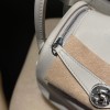 【Lindy Mini】ツートンカラー「M4 グリペール ×0L グリメイヤー」 パールグレーよりも一層クリアなグレー 小さながらもエレガントな可愛らしさ
