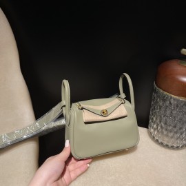 【Mini Lindy】スワイフトレザー Q1 セージ 落ち着いたサルサ色 小サイズで大容量の大人のミニバッグ