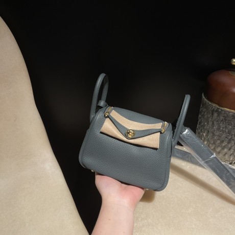 【Mini Lindy Clemence（TC）】トリヨン加工「Y7 ブルーオラージュ」× クレマンスレザー 明るさと落ち着きのバランス完璧な日常必須ミニバッグ