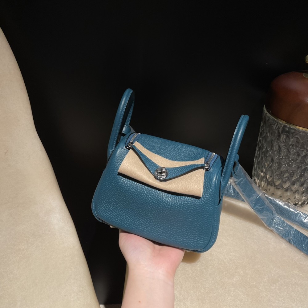 【Mini Lindy】超かわいいミニサイズ「W0 ヴェールボスフォール」 軽量＆大容量 小柄・背高い方両方にピッタリなエメラルドグリーンバッグ