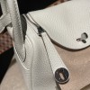 「Mini Lindy マッシュルーム白 編み肩紐｜ナチュラルカラー愛好家必見！幅広チェック織りベルトで個性アップ」