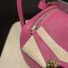 【Mini Lindy Clemence（TC）】艶やかなマゼンタパープル × ゴールド金具 大人の華やかさと可愛らしさを兼ね備えた日常必須ミニバッグ