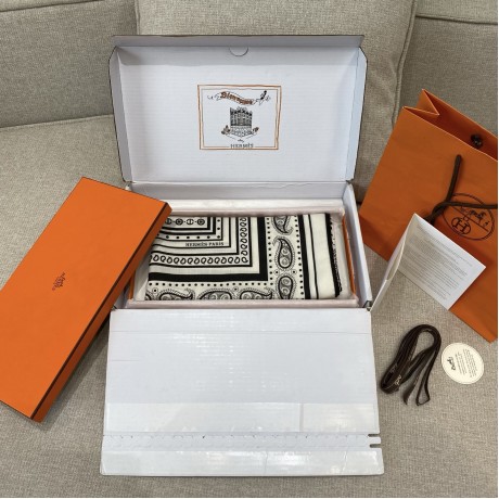 Hermes  エルメス セイラータトゥーバンダナ 140 ショール 