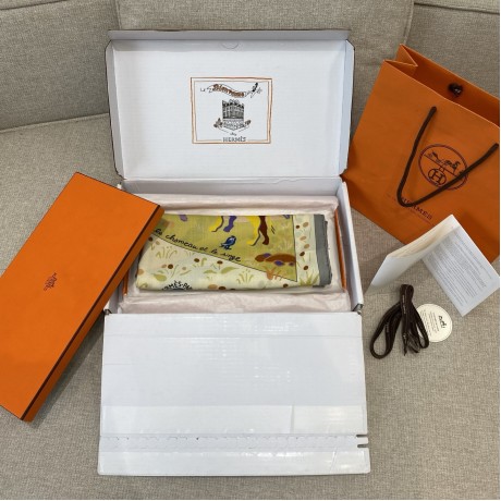 Hermes  エルメス イソップ寓話会本 140 ショール 