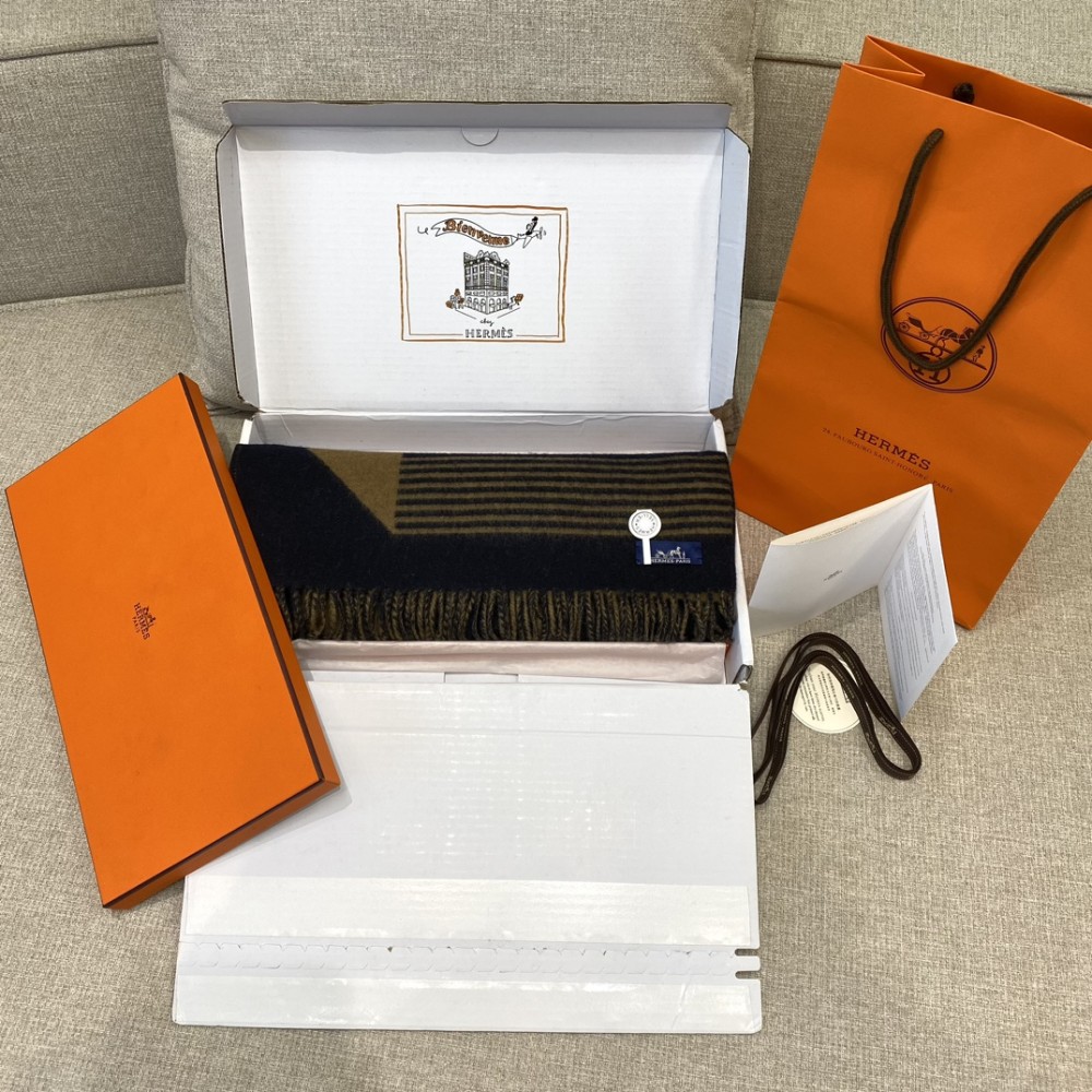 HERMES  エルメス Casaque Sangle a Boucle スカーフ 