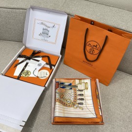 Hermes  エルメス 鞍上の世界 90 スカーフ 