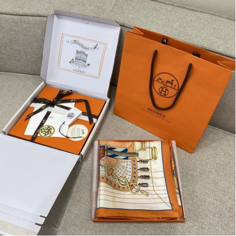 Hermes  エルメス 鞍上の世界 90 スカーフ 