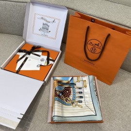 Hermes  エルメス 鞍上の世界 90 スカーフ 