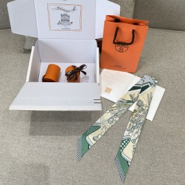 Hermes  エルメス 鞍具フラワーブーケ Twilly スモールスカーフ 
