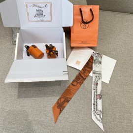 Hermes  エルメス 華やかな手綱フラワーバージョン Twilly スモールスカーフ 