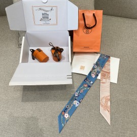 Hermes  エルメス 華やかな手綱フラワーバージョン Twilly スモールスカーフ 
