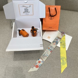 Hermes  エルメス 華やかな手綱フラワーバージョン Twilly スモールスカーフ 
