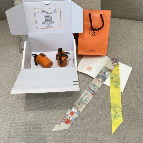 Hermes  エルメス 華やかな手綱フラワーバージョン Twilly スモールスカーフ 