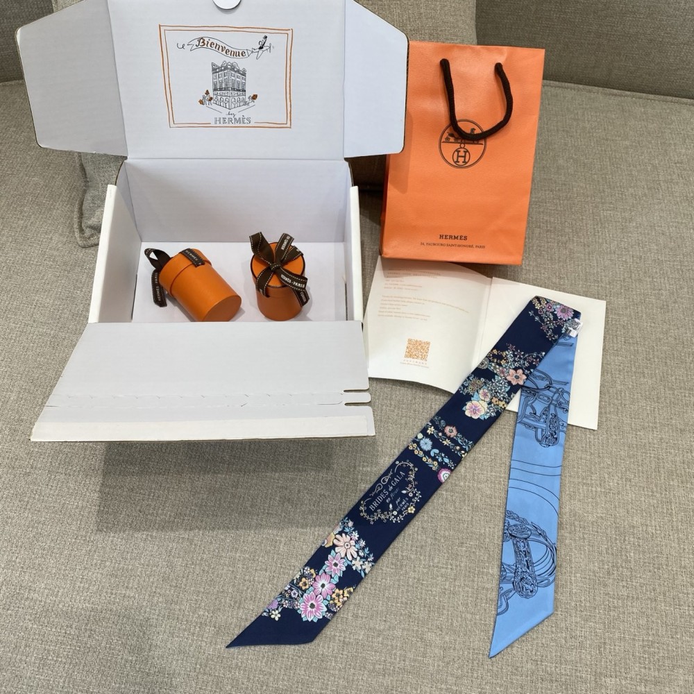 Hermes  エルメス 華やかな手綱フラワーバージョン Twilly スモールスカーフ 
