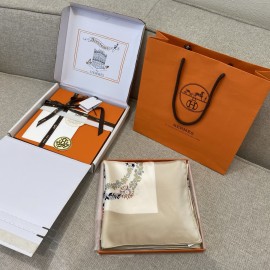 Hermes  エルメス 華やかな手綱フラワーバージョン 90 スカーフ 
