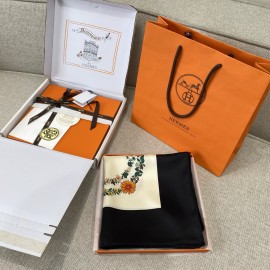 Hermes  エルメス 華やかな手綱フラワーバージョン 90 スカーフ 