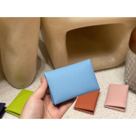エルメス カルヴィ カードケース Calvi 実用的でコンパクトなデザインのカードケースで、最大 10 枚のカードを収納 ヴォーエプソン