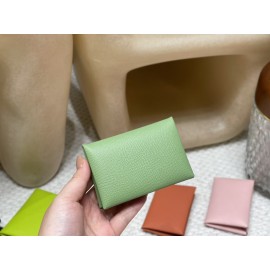 3I/Vert Criquet  ヴェールクリケット  エルメス カルヴィ カードケース Calvi 実用的でコンパクトなデザインのカードケースで、最大 10 枚のカードを収納 ヴォーエプソン