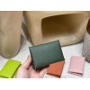 2Q/Vert Anglais  ヴェールアングレ エルメス カルヴィ カードケース Calvi 実用的でコンパクトなデザインのカードケースで、最大 10 枚のカードを収納 ヴォーエプソン