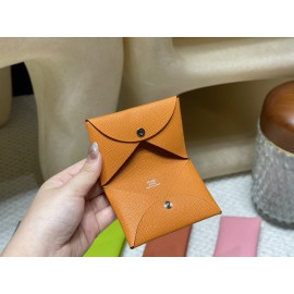 93/Orange   オレンジ エルメス カルヴィ カードケース Calvi 実用的でコンパクトなデザインのカードケースで、最大 10 枚のカードを収納 ヴォーエプソン