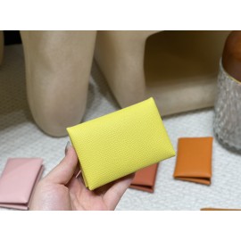 9R/Lime  ライム エルメス カルヴィ カードケース Calvi 実用的でコンパクトなデザインのカードケースで、最大 10 枚のカードを収納 ヴォーエプソン