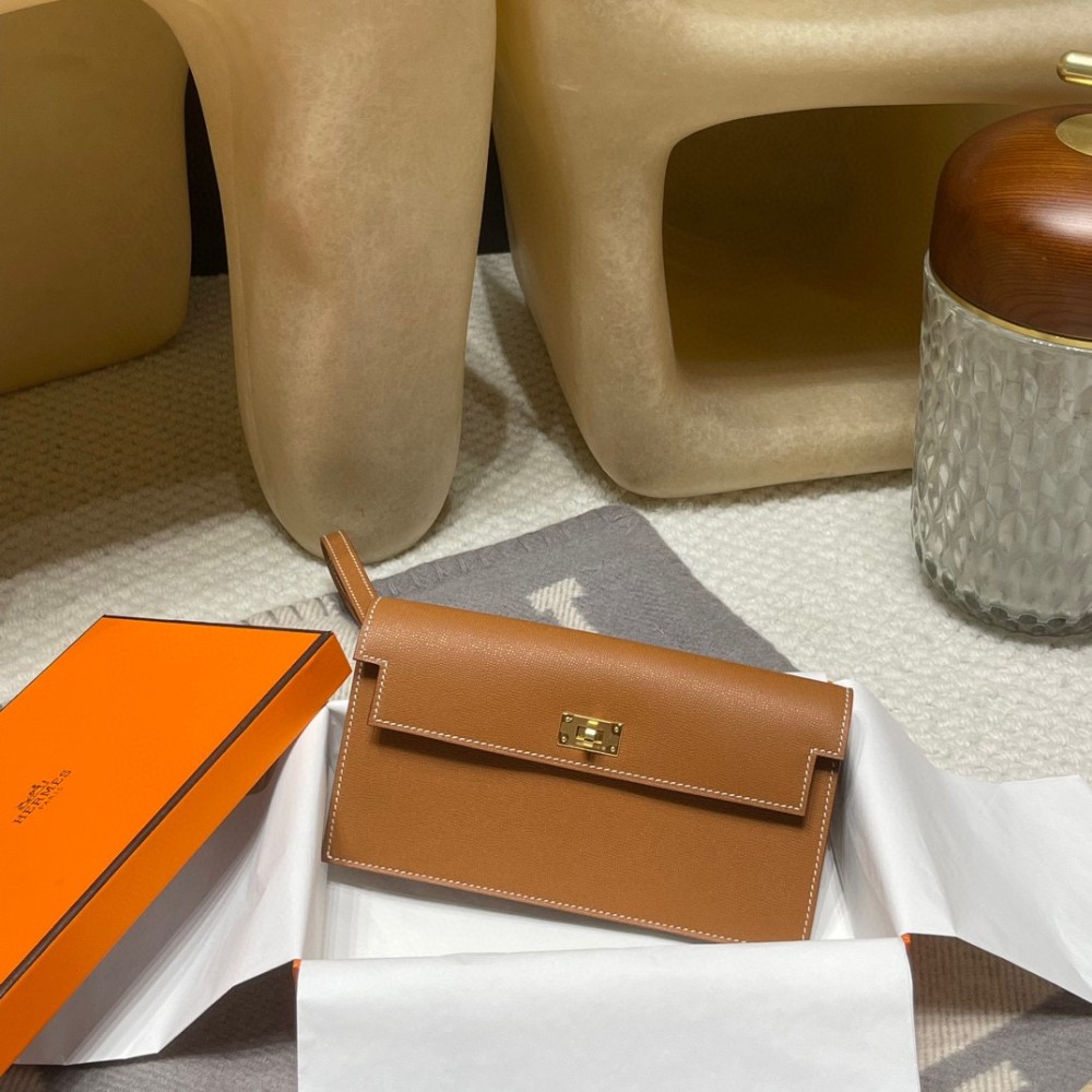 37 /Gold   ゴールド マダム Madame kelly pocketケリー ポケット ロングウォレット  内部にカードスロットとファスナーポケットを配備しております