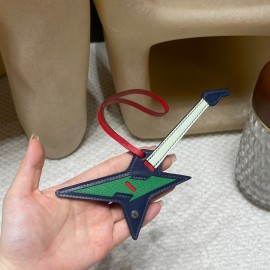 エルメス バッグ チャーム 高品質な素材と精緻な仕上げで、バッグに個性を添えるアクセサリーです。