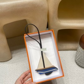 エルメス バッグ チャーム 高品質な素材と精緻な仕上げで、バッグに個性を添えるアクセサリーです。