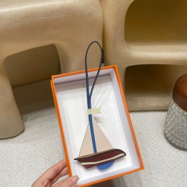 エルメス バッグ チャーム 高品質な素材と精緻な仕上げで、バッグに個性を添えるアクセサリーです。
