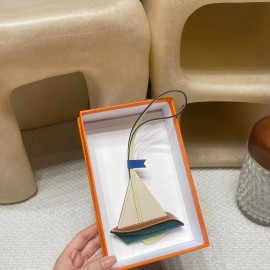 エルメス バッグ チャーム 高品質な素材と精緻な仕上げで、バッグに個性を添えるアクセサリーです。