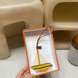エルメス バッグ チャーム 高品質な素材と精緻な仕上げで、バッグに個性を添えるアクセサリーです。