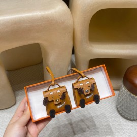 エルメス バッグ チャーム 高品質な素材と精緻な仕上げで、バッグに個性を添えるアクセサリーです。