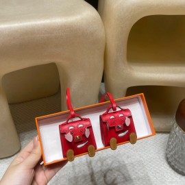 エルメス バッグ チャーム 高品質な素材と精緻な仕上げで、バッグに個性を添えるアクセサリーです。